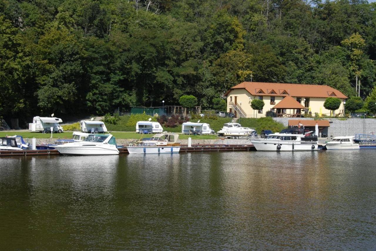 Hotel Marina Vltava Nelahozeves Exterior foto